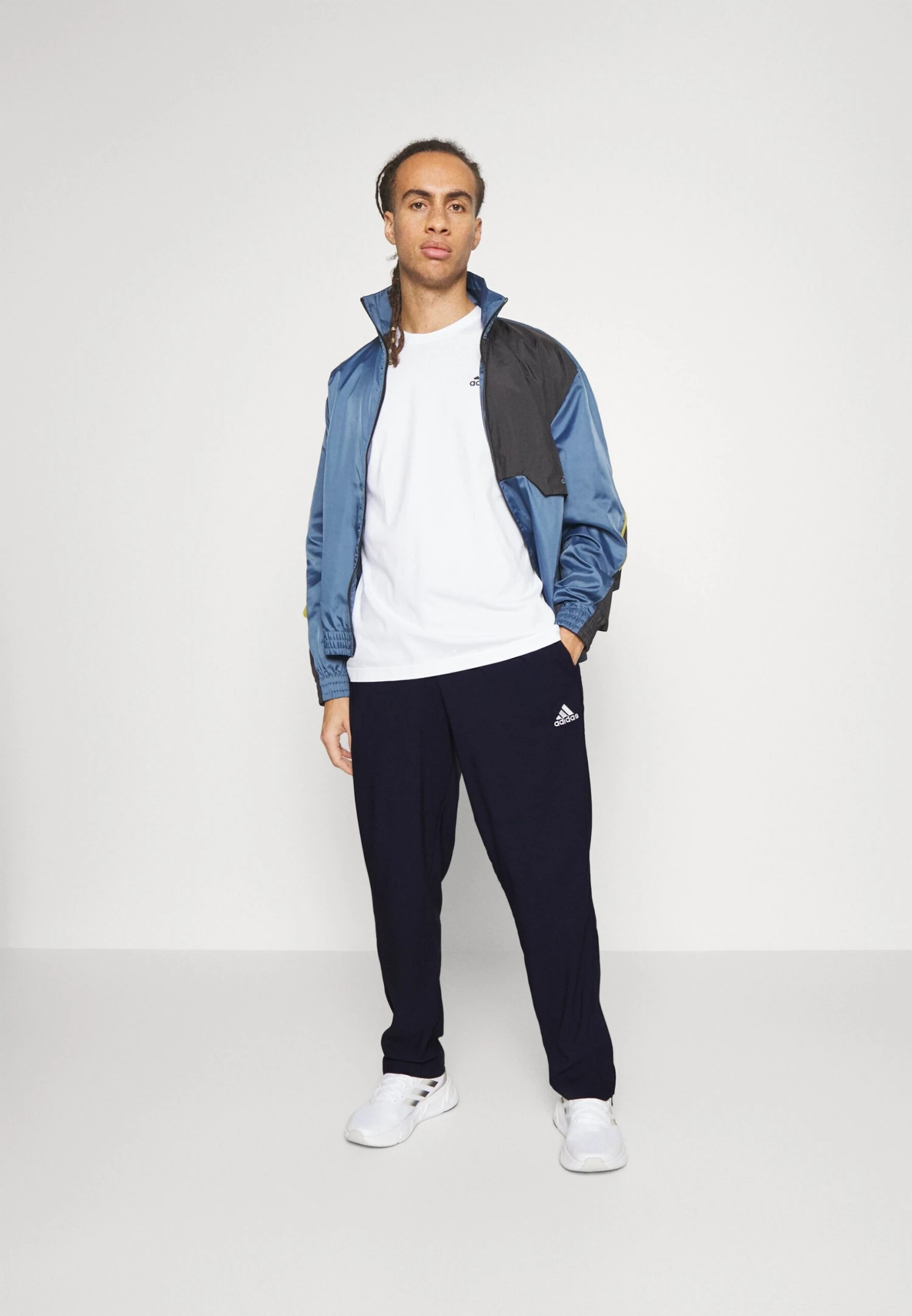 Adidas Sportswear EssentialsPantaloni SportiviLegend Ink Uomo Pantaloni Sportivi E Joggers ADQ42E00I-Q11 4 Adidas Sportswear EssentialsPantaloni SportiviLegend Ink Uomo Pantaloni Sportivi E Joggers ADQ42E00I-Q11 - immagine 2