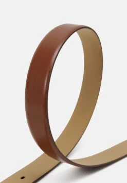 Bugatti CinturaCognac Uomo Cinture BU152D020-O11 7 Bugatti CinturaCognac Uomo Cinture BU152D020-O11 -Negozio Di Abbigliamento Zalando 0468e5b72a28478b9e98d36eb264bf25