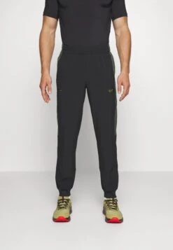 EA7 Emporio Armani Ventus TracksuitTutaGreen/Black Uomo Pantaloni Sportivi E Joggers EA742K010-M11 16 EA7 Emporio Armani Ventus TracksuitTutaGreen/Black Uomo Pantaloni Sportivi E Joggers EA742K010-M11 -Negozio Di Abbigliamento Zalando 0944404219e445b89542f5f11b7296ca