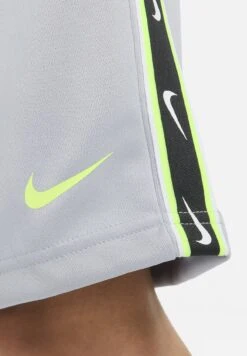 Nike Sportswear M Repeat PkPantaloni SportiviWolf Grey Volt Uomo Pantaloni Sportivi E Joggers NI122F08N-C11 13 Nike Sportswear M Repeat PkPantaloni SportiviWolf Grey Volt Uomo Pantaloni Sportivi E Joggers NI122F08N-C11 -Negozio Di Abbigliamento Zalando 09a8399fe4734c0f8cb0036ed3ae2633