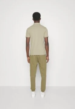 Boss SestartPantaloni SportiviLight Pastel Green Uomo Pantaloni Sportivi E Joggers BB122E0I5-E11 9 Boss SestartPantaloni SportiviLight Pastel Green Uomo Pantaloni Sportivi E Joggers BB122E0I5-E11 -Negozio Di Abbigliamento Zalando 0cdf4dfcb3074cdcbac64a8234ec64f6