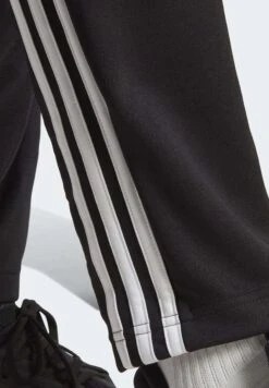 Adidas Sportswear M 3S Dk TsTutaBlack White Uomo Pantaloni Sportivi E Joggers ADQ42K007-Q11 13 Adidas Sportswear M 3S Dk TsTutaBlack White Uomo Pantaloni Sportivi E Joggers ADQ42K007-Q11 -Negozio Di Abbigliamento Zalando 10e114cfdfa44fc3be39a942644e3a60
