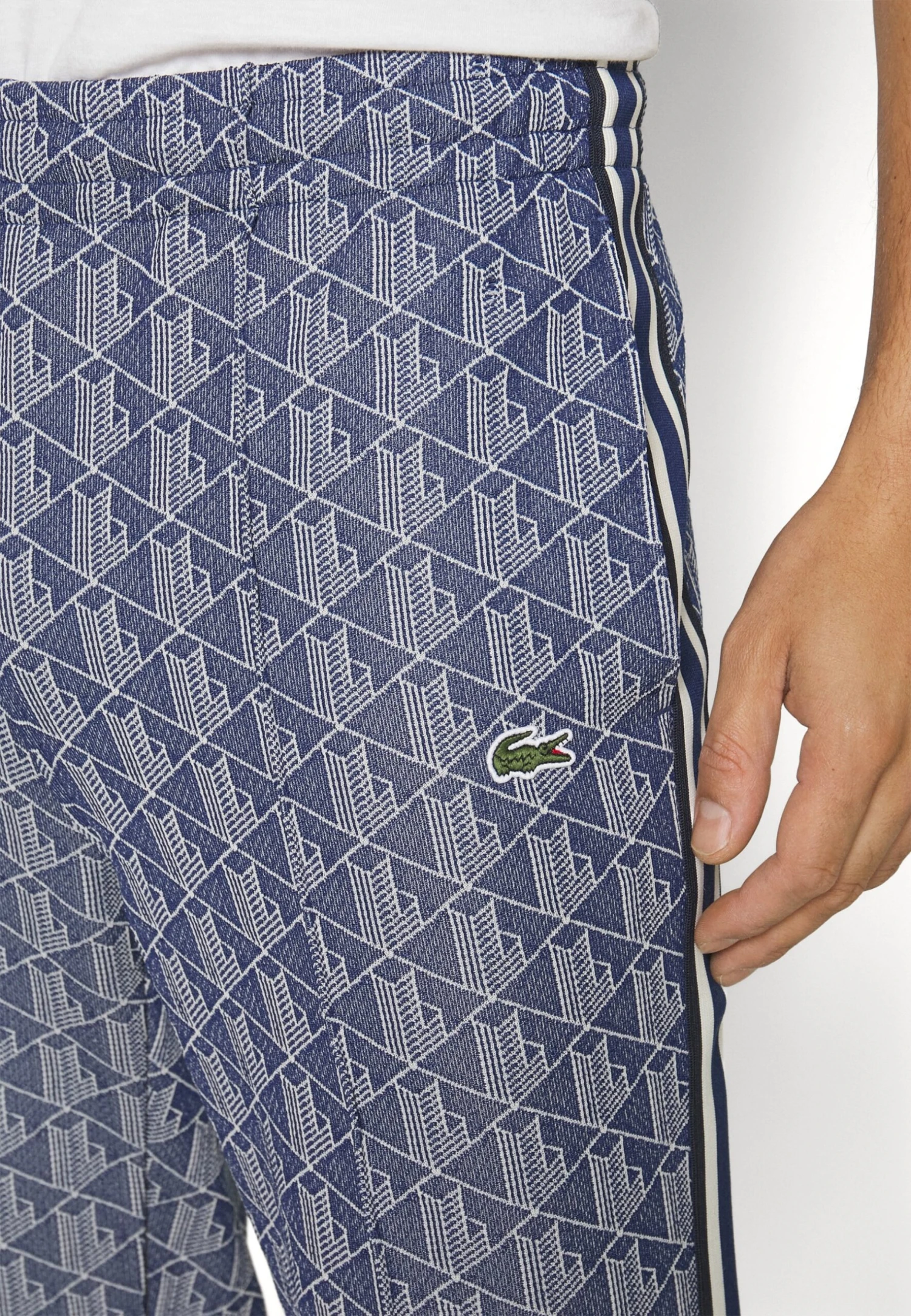 Lacoste Monogram TrackpantPantaloni SportiviMethylene/Flour Uomo Pantaloni Sportivi E Joggers LA222E050-K11 8 Lacoste Monogram TrackpantPantaloni SportiviMethylene/Flour Uomo Pantaloni Sportivi E Joggers LA222E050-K11 - immagine 6