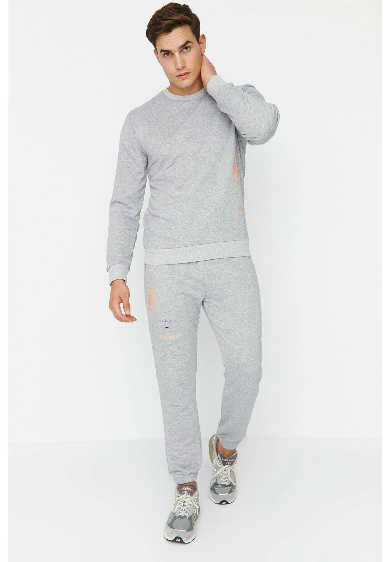 Trendyol Set TutaGrey Uomo Pantaloni Sportivi E Joggers TRU22S07E-C11 4 Trendyol Set TutaGrey Uomo Pantaloni Sportivi E Joggers TRU22S07E-C11 - immagine 2