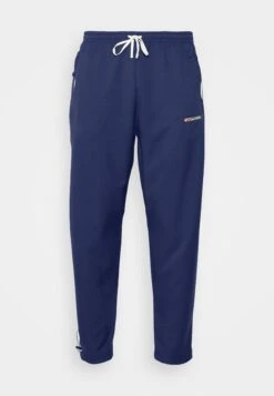 Nike Performance M Nk Df ClubPantaloni SportiviMidnight Navy/Summit White/Black Uomo Pantaloni Sportivi E Joggers N1242E2N9-K11 14 Nike Performance M Nk Df ClubPantaloni SportiviMidnight Navy/Summit White/Black Uomo Pantaloni Sportivi E Joggers N1242E2N9-K11 -Negozio Di Abbigliamento Zalando 13bc9f9c0fb94a1cb4d4bffa5c46d848