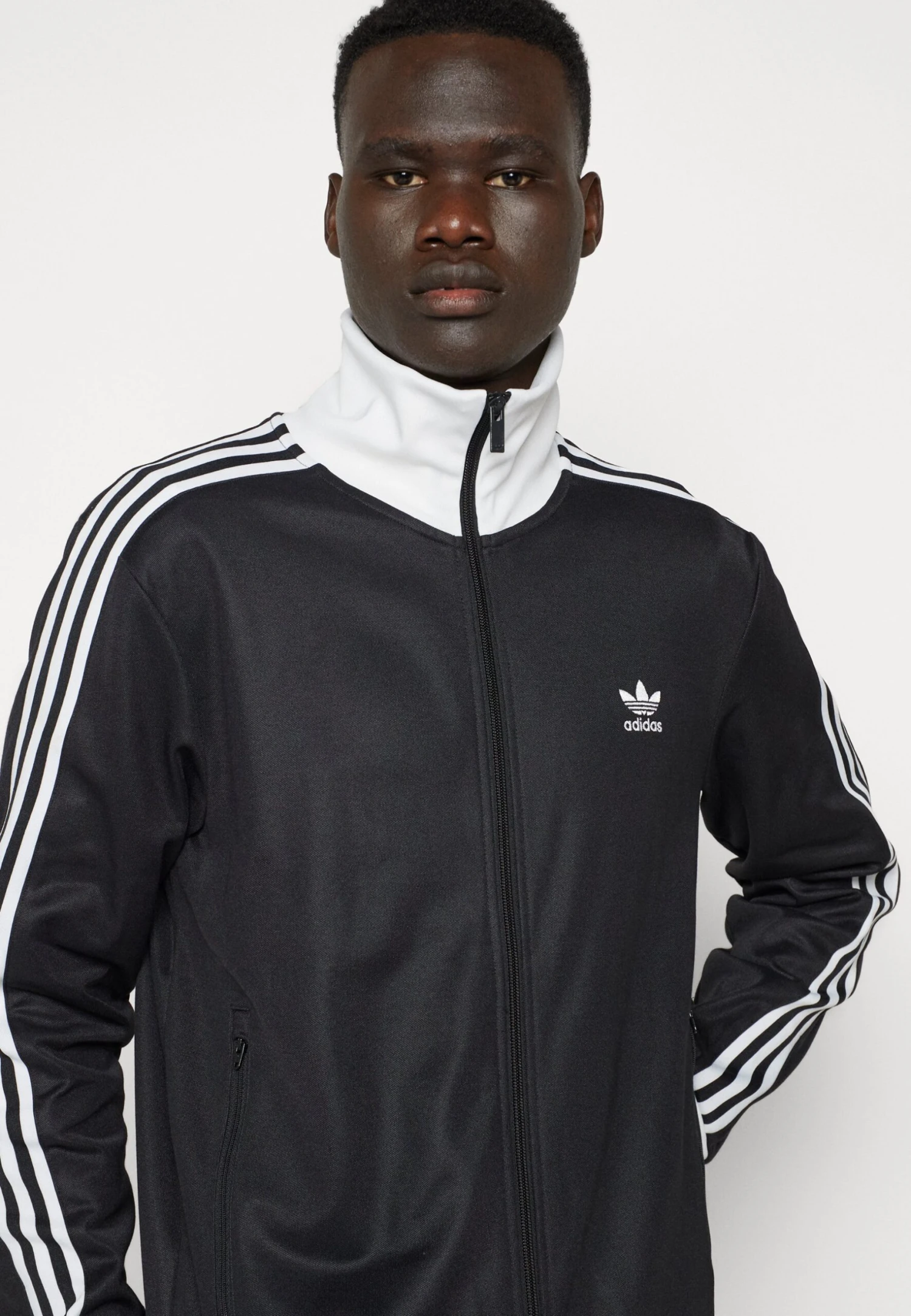 Adidas Originals Beckenbauer TtGiacca SportivaBlack/White Uomo Pantaloni Sportivi E Joggers AD122T0DC-Q11 7 Adidas Originals Beckenbauer TtGiacca SportivaBlack/White Uomo Pantaloni Sportivi E Joggers AD122T0DC-Q11 - immagine 5