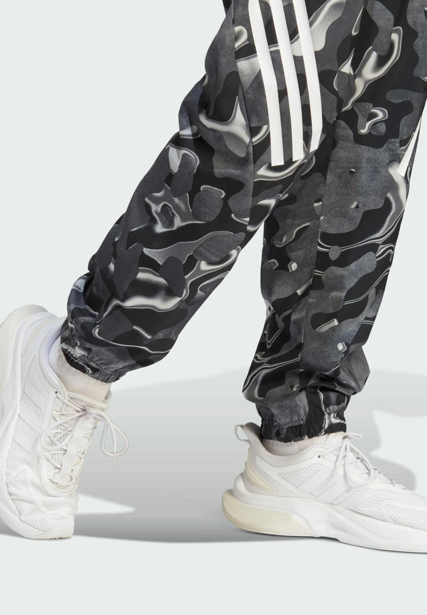 Adidas Sportswear Idas Future Icons Allover Print Pantaloni SportiviWhite Black Uomo Pantaloni Sportivi E Joggers ADQ22E00Z-A11 7 Adidas Sportswear Idas Future Icons Allover Print Pantaloni SportiviWhite Black Uomo Pantaloni Sportivi E Joggers ADQ22E00Z-A11 - immagine 5