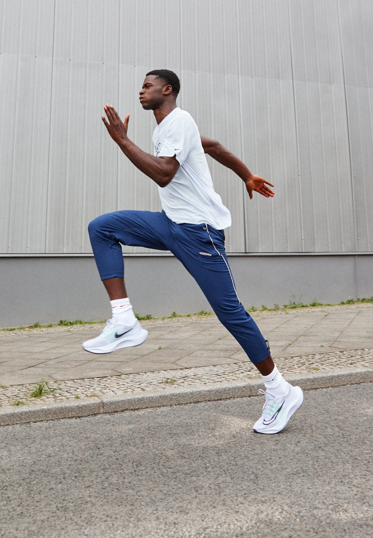 Nike Performance M Nk Df ClubPantaloni SportiviMidnight Navy/Summit White/Black Uomo Pantaloni Sportivi E Joggers N1242E2N9-K11 4 Nike Performance M Nk Df ClubPantaloni SportiviMidnight Navy/Summit White/Black Uomo Pantaloni Sportivi E Joggers N1242E2N9-K11 - immagine 2