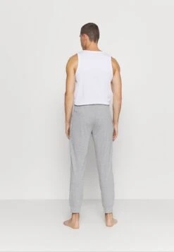 Pier One 2 PackPantaloni Del PigiamaMottled Dark Grey/Mottled Grey Uomo Per La Notte PI982L00I-C11 11 Pier One 2 PackPantaloni Del PigiamaMottled Dark Grey/Mottled Grey Uomo Per La Notte PI982L00I-C11 -Negozio Di Abbigliamento Zalando 19d064d2851f4acfa521ce0576d2c8f9