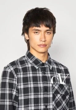 Calvin Klein Jeans Cut Off Check ShirtCamiciaBlack/Bright White Uomo Camicie C1822D06Q-Q11 13 Calvin Klein Jeans Cut Off Check ShirtCamiciaBlack/Bright White Uomo Camicie C1822D06Q-Q11 -Negozio Di Abbigliamento Zalando 1aa1cbdf10e64a3facaa977d01771184