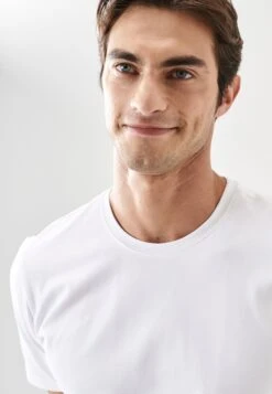 SetPigiamaMixed Uomo Per La Notte A7T82M001-T11 11 SetPigiamaMixed Uomo Per La Notte A7T82M001-T11 -Negozio Di Abbigliamento Zalando 1f014e90f7bc41d8b7e444e0d2262e34