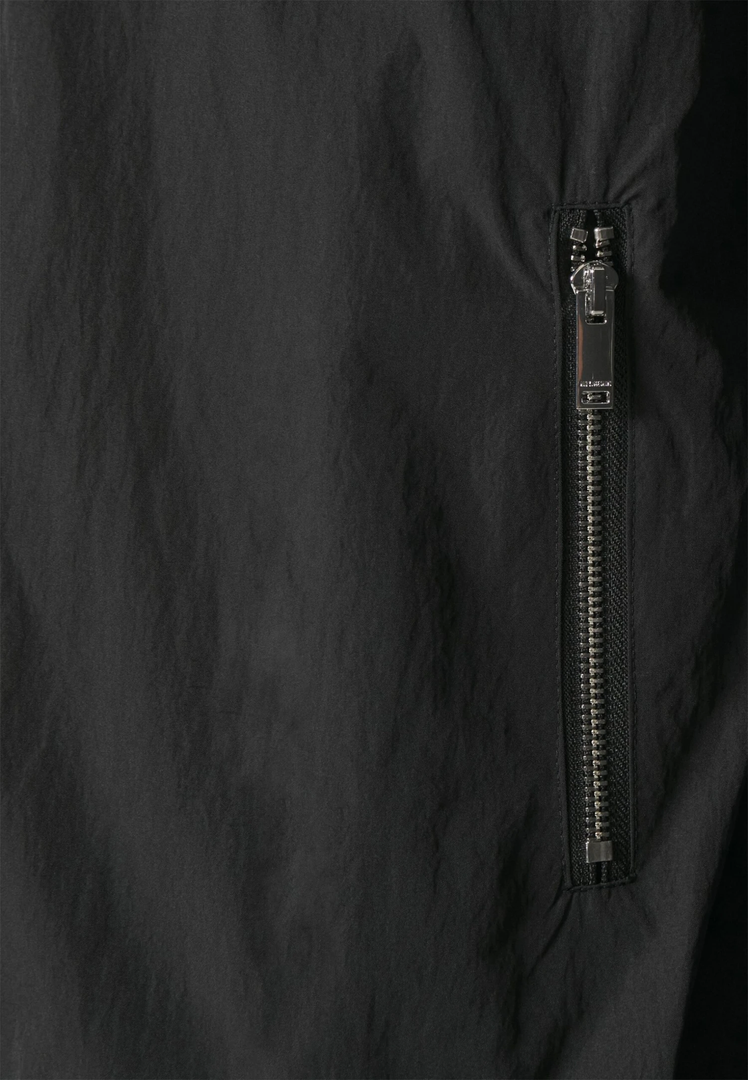 Han Kjøbenhavn Nylon Oversized Track TopGiacca SportivaBlack Uomo Pantaloni Sportivi E Joggers HK022T02F-Q11 8 Han Kjøbenhavn Nylon Oversized Track TopGiacca SportivaBlack Uomo Pantaloni Sportivi E Joggers HK022T02F-Q11 - immagine 6