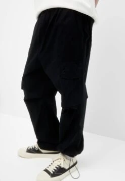 PULL & BEAR JoggerPantaloni SportiviBlack Uomo Pantaloni Sportivi E Joggers PUC22E0ER-Q11 12 PULL & BEAR JoggerPantaloni SportiviBlack Uomo Pantaloni Sportivi E Joggers PUC22E0ER-Q11 -Negozio Di Abbigliamento Zalando 22cb5f0ff94c4596ac7560b86edb7a3c