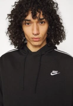 Nike Sportswear Club SuitTutaBlack/White Uomo Pantaloni Sportivi E Joggers NI122S0P8-Q11 16 Nike Sportswear Club SuitTutaBlack/White Uomo Pantaloni Sportivi E Joggers NI122S0P8-Q11 -Negozio Di Abbigliamento Zalando 23724d80e1ad4a95b59fa26d01eda980