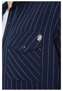 Mit StreifenmusterCamiciaDunkelblau Uomo Camicie JEI22D001-K11 11 Mit StreifenmusterCamiciaDunkelblau Uomo Camicie JEI22D001-K11 -Negozio Di Abbigliamento Zalando 25293b081fa14e63ba75c718ea50ea23