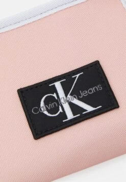 Calvin Klein Jeans Colour Blocking Wallet UnisexPortafoglioFaint Blossom Uomo Portafogli E Custodie C1853G001-J11 11 Calvin Klein Jeans Colour Blocking Wallet UnisexPortafoglioFaint Blossom Uomo Portafogli E Custodie C1853G001-J11 -Negozio Di Abbigliamento Zalando 252b30f535ad4af196f677a5d45fadfa