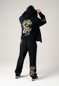 Ed Hardy Pantaloni SportiviBlack Uomo Pantaloni Sportivi E Joggers ED222E00R-Q11 13 Ed Hardy Pantaloni SportiviBlack Uomo Pantaloni Sportivi E Joggers ED222E00R-Q11 -Negozio Di Abbigliamento Zalando 2692d2c9d4ea4d3fb4cb8f24c12d7164