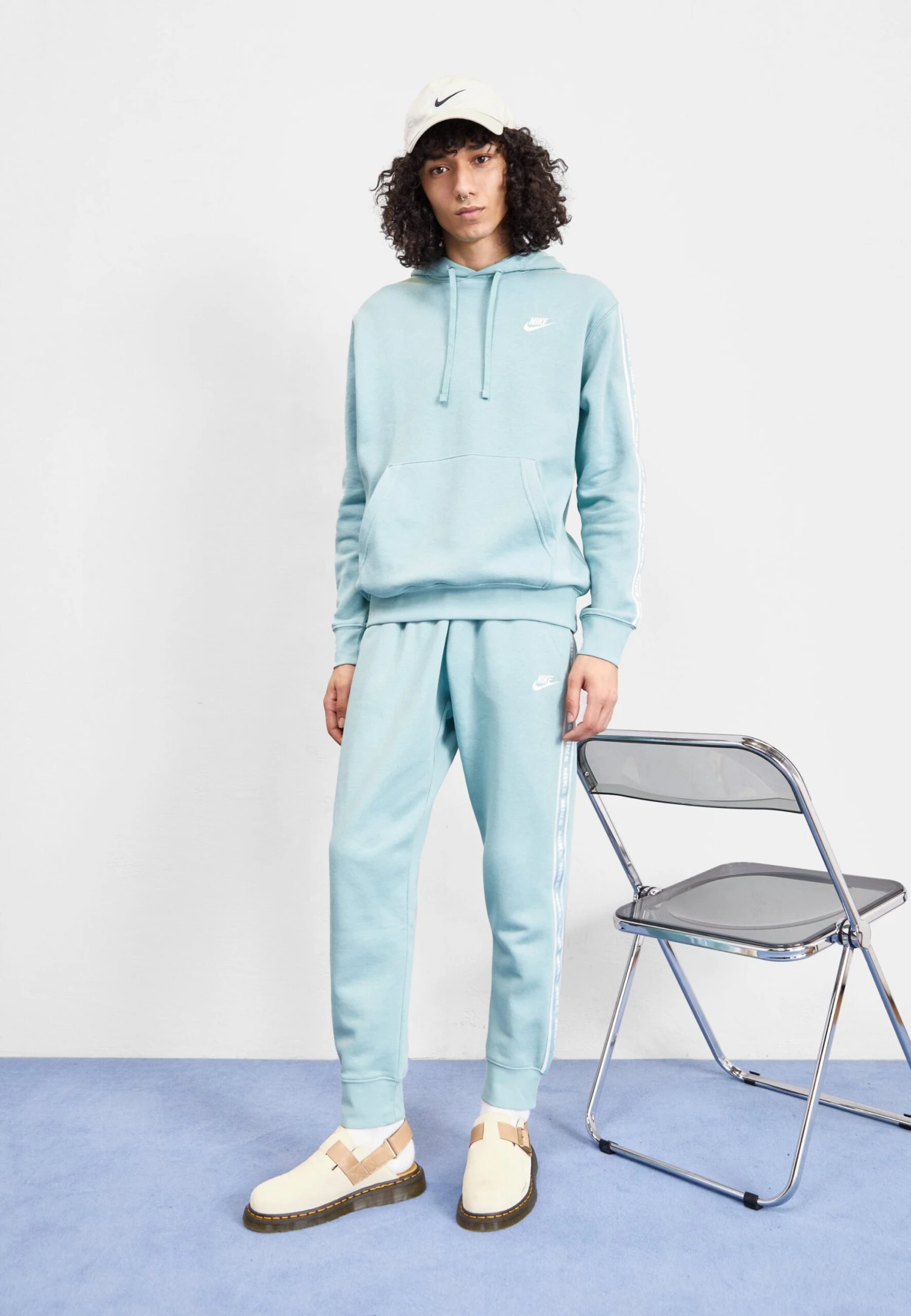 Nike Sportswear Club SuitTutaMineral/White Uomo Pantaloni Sportivi E Joggers NI122S0P8-M11 3 Nike Sportswear Club SuitTutaMineral/White Uomo Pantaloni Sportivi E Joggers NI122S0P8-M11