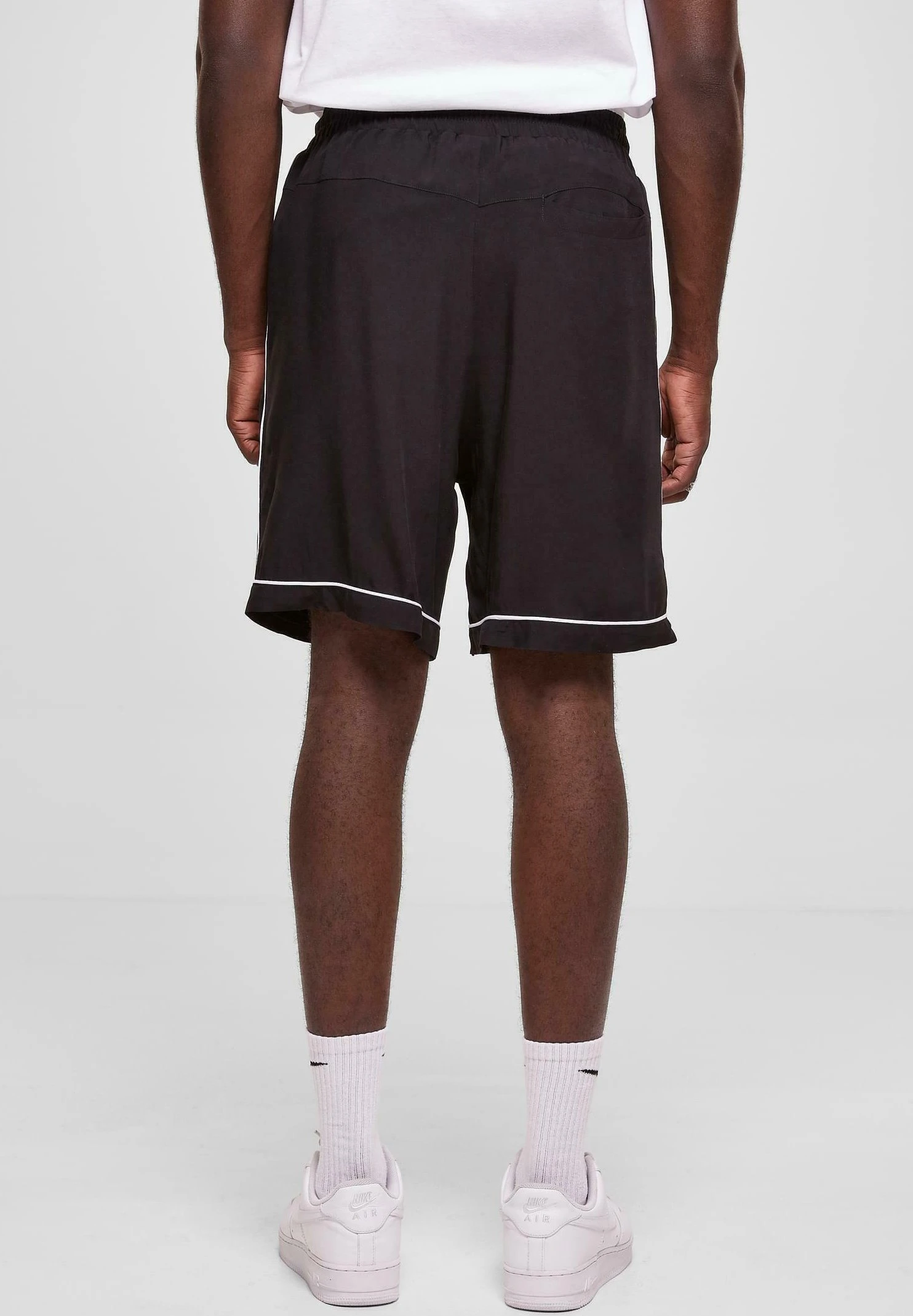 URBAN CLASSICS BowlingShortsBlack Uomo Bermuda UR622F02R-Q11 5 URBAN CLASSICS BowlingShortsBlack Uomo Bermuda UR622F02R-Q11 - immagine 3
