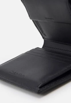 Calvin Klein Warmth Trifold Coin NanoPortafoglioBlack Uomo Portafogli E Custodie 6CA52F088-Q11 8 Calvin Klein Warmth Trifold Coin NanoPortafoglioBlack Uomo Portafogli E Custodie 6CA52F088-Q11 -Negozio Di Abbigliamento Zalando 2b0a252b57c944869277ec9f06b89d87