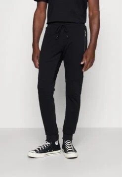 Antony Morato Fleece Slim Fit Blend With Rubber Injection LogoPantaloni SportiviBlack Uomo Pantaloni Sportivi E Joggers A1822E050-Q11 -Negozio Di Abbigliamento Zalando 2de7bd0bc9c44d74b24ac55b255c16c8