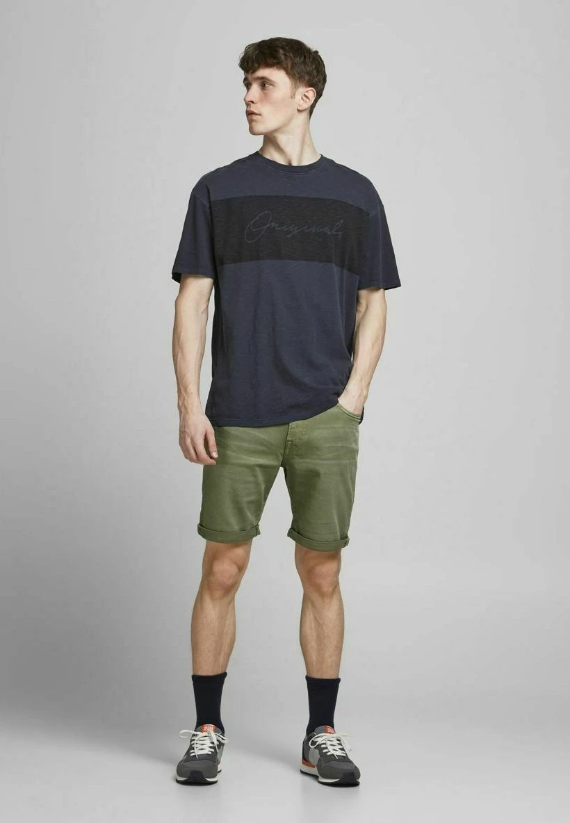 Jack & Jones Rick Icon AmaShorts Di JeansDeep Lichen Green Uomo Bermuda JA222F18M-M11 4 Jack & Jones Rick Icon AmaShorts Di JeansDeep Lichen Green Uomo Bermuda JA222F18M-M11 - immagine 2