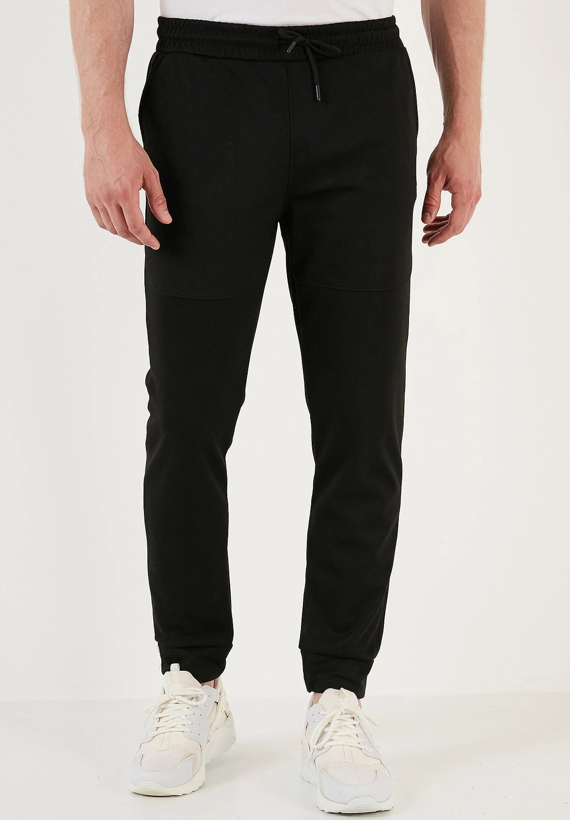 TutaBlack Uomo Pantaloni Sportivi E Joggers BUS22S037-Q11 8 TutaBlack Uomo Pantaloni Sportivi E Joggers BUS22S037-Q11 - immagine 6