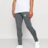 Under Armour Challenger Pantaloni SportiviPitch Gray/White Uomo Pantaloni Sportivi E Joggers UN242E0LQ-C11