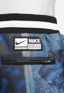 Nike Performance BasketballPantaloncini SportiviGame Royal White Uomo Bermuda N1242E2WH-K11 15 Nike Performance BasketballPantaloncini SportiviGame Royal White Uomo Bermuda N1242E2WH-K11 -Negozio Di Abbigliamento Zalando 3918ee26d6d846b5abd3fce62e822eea