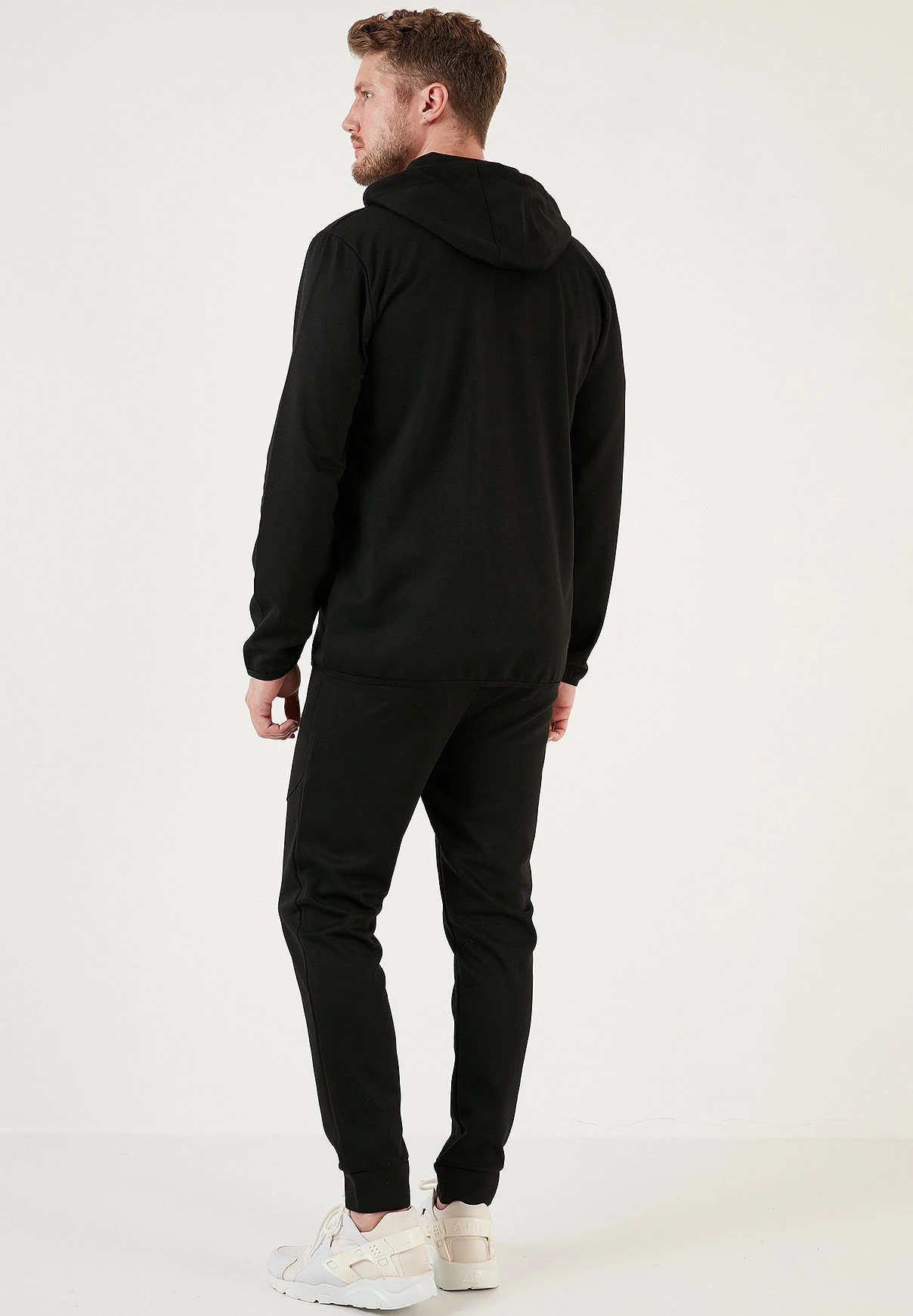 TutaBlack Uomo Pantaloni Sportivi E Joggers BUS22S037-Q11 5 TutaBlack Uomo Pantaloni Sportivi E Joggers BUS22S037-Q11 - immagine 3