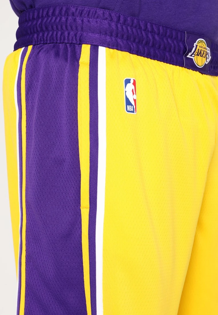 Nike Performance La Lakers Nba Swingman ShortPantaloncini SportiviAmarillo/Field Purple/White Uomo Bermuda N1242E0TZ-E11 8 Nike Performance La Lakers Nba Swingman ShortPantaloncini SportiviAmarillo/Field Purple/White Uomo Bermuda N1242E0TZ-E11 - immagine 6