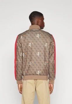 Guess Banksy Full Zip TracksuitGiacca SportivaBrown Uomo Pantaloni Sportivi E Joggers GU122T0GI-B11 10 Guess Banksy Full Zip TracksuitGiacca SportivaBrown Uomo Pantaloni Sportivi E Joggers GU122T0GI-B11 -Negozio Di Abbigliamento Zalando 3fc1b6c2cca240c0953f6c0b906edc44