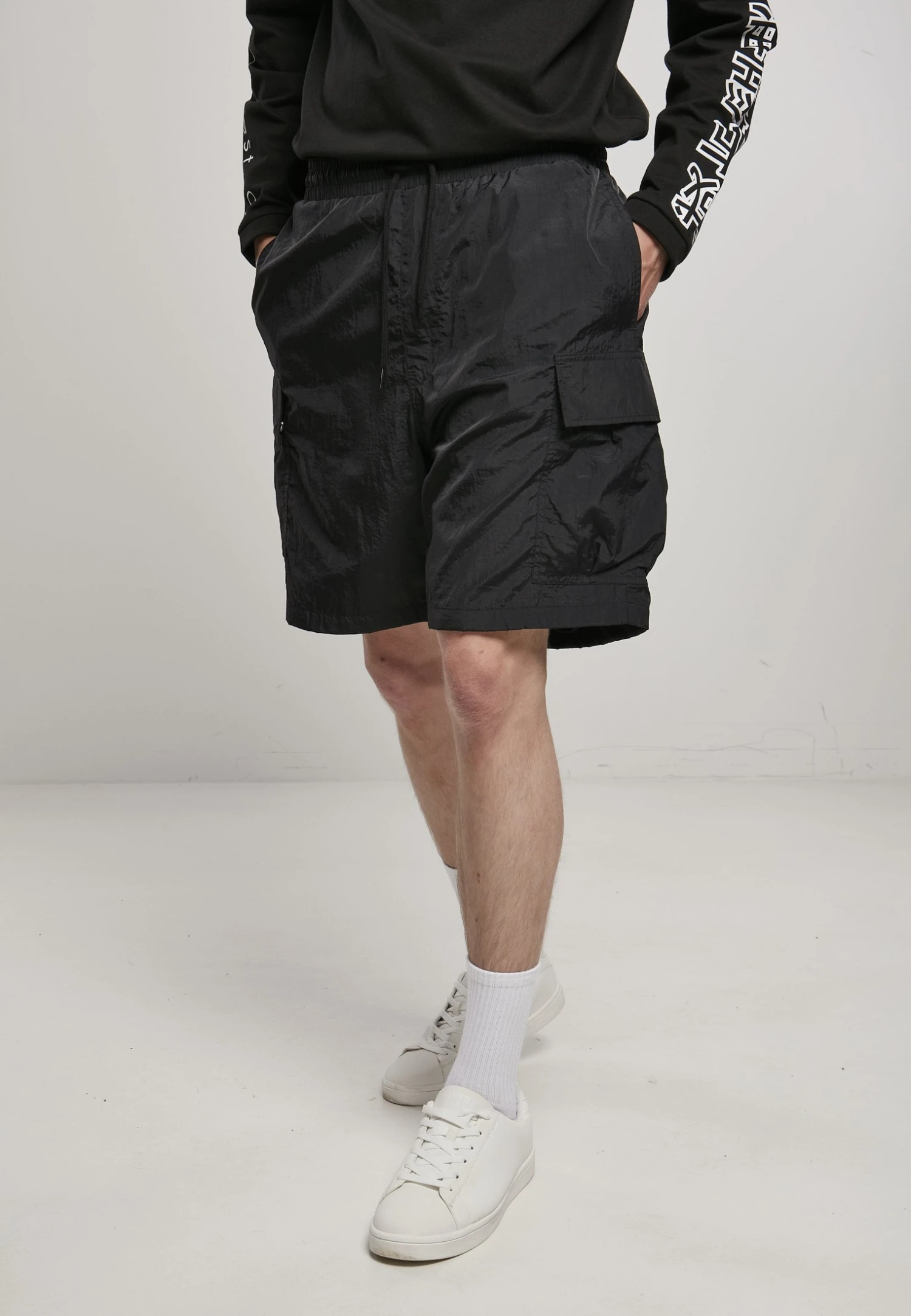 URBAN CLASSICS Nylon Cargo Shorts - Shorts - Black 3 URBAN CLASSICS Nylon Cargo Shorts - Shorts - Black