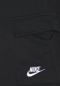 Nike Sportswear Club CargoShortsBlack/White Uomo Pantaloni Sportivi E Joggers NI122F06A-Q11 7 Nike Sportswear Club CargoShortsBlack/White Uomo Pantaloni Sportivi E Joggers NI122F06A-Q11 -Negozio Di Abbigliamento Zalando 50c15c52d0534d82989099e44b43f100