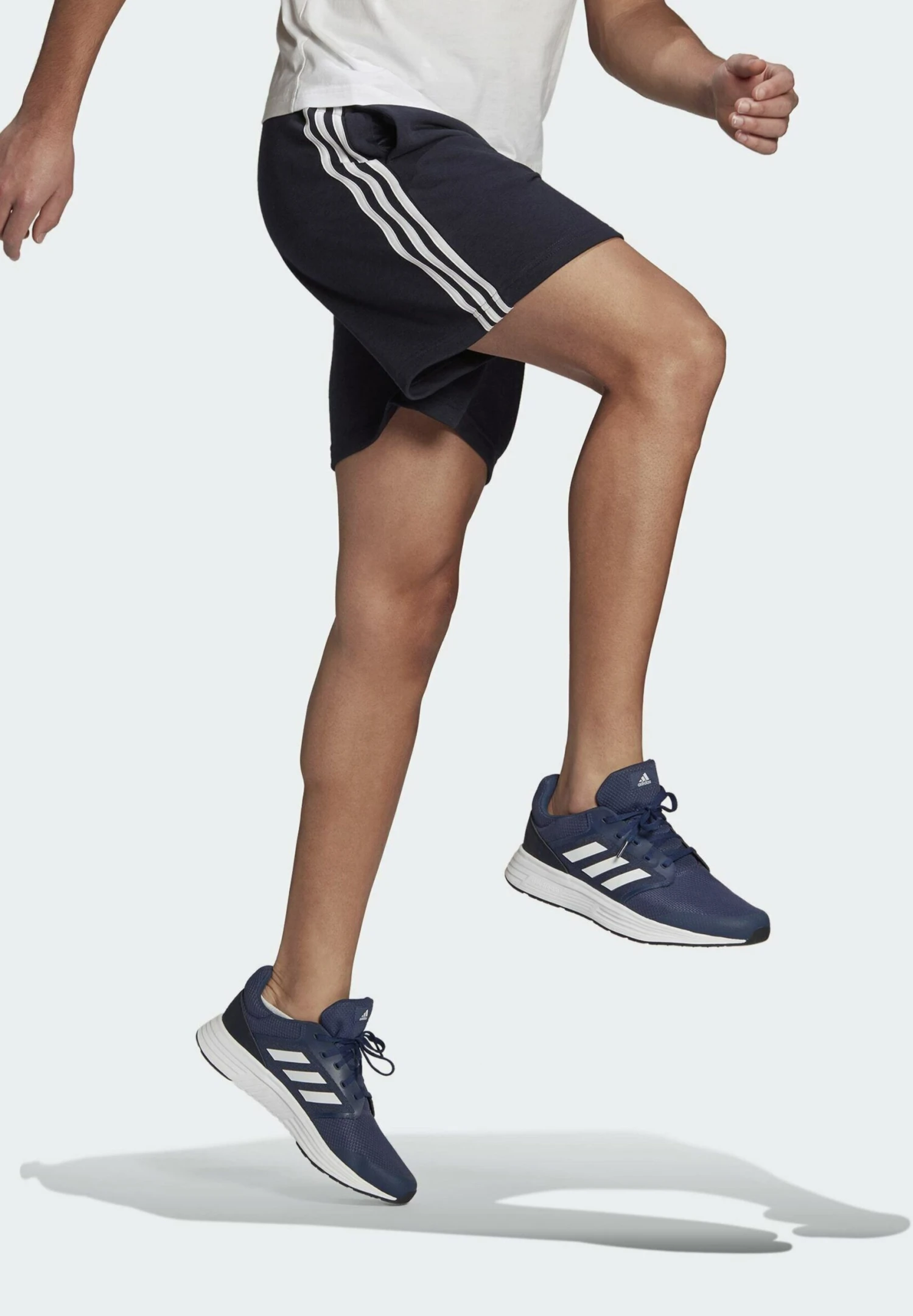 ADIDAS PERFORMANCE Essentials French Terry 3 StripesPantaloncini SportiviLegend Ink/White Uomo Bermuda AD542E24P-K11 5 ADIDAS PERFORMANCE Essentials French Terry 3 StripesPantaloncini SportiviLegend Ink/White Uomo Bermuda AD542E24P-K11 - immagine 3