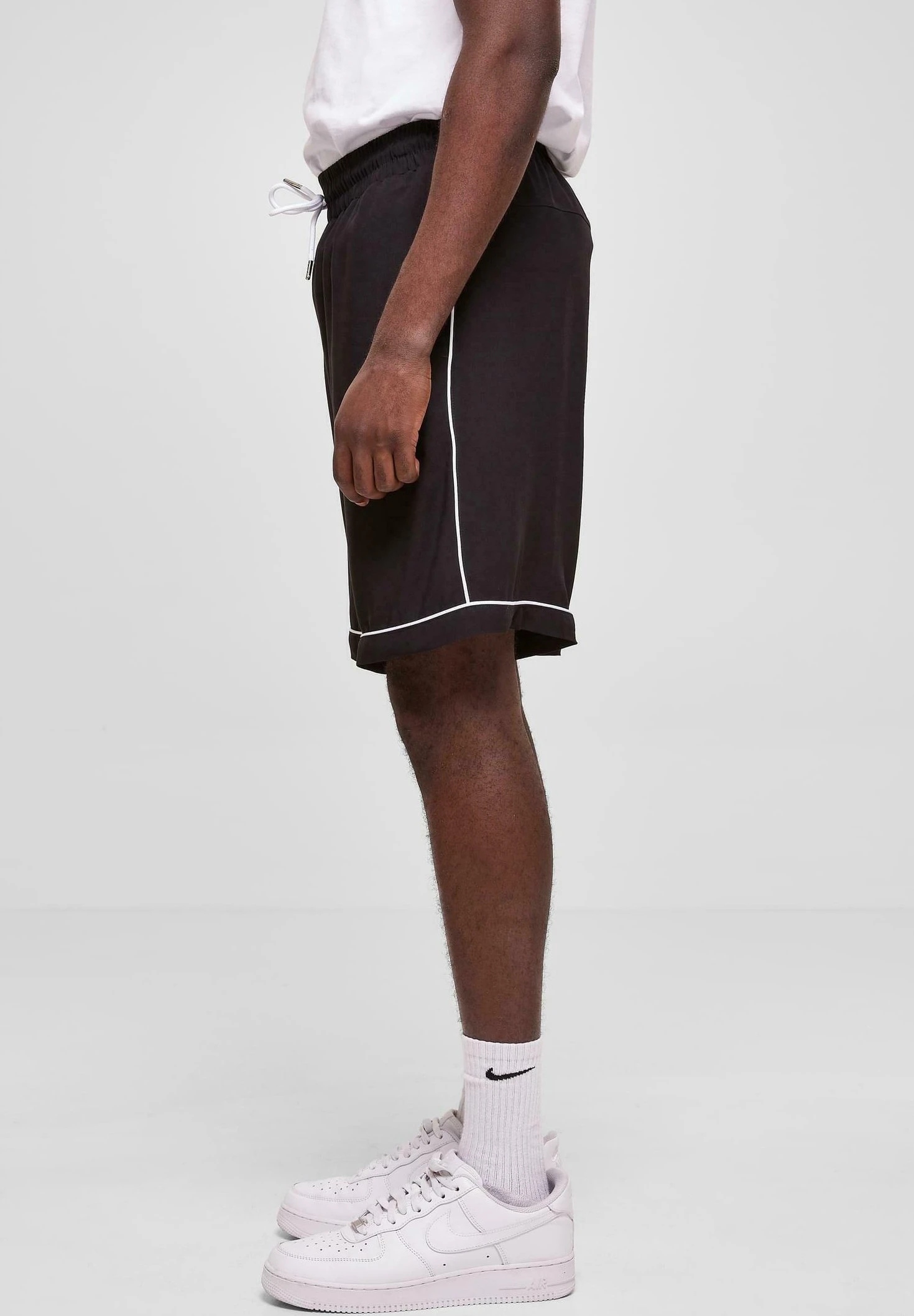 URBAN CLASSICS BowlingShortsBlack Uomo Bermuda UR622F02R-Q11 7 URBAN CLASSICS BowlingShortsBlack Uomo Bermuda UR622F02R-Q11 - immagine 5