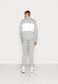 Nike Sportswear SuitFelpa Con ZipGrey Heather/White Uomo Pantaloni Sportivi E Joggers NI122T086-C11 9 Nike Sportswear SuitFelpa Con ZipGrey Heather/White Uomo Pantaloni Sportivi E Joggers NI122T086-C11 -Negozio Di Abbigliamento Zalando 5a03cd6a136c4e4b9e899749e1a38c11