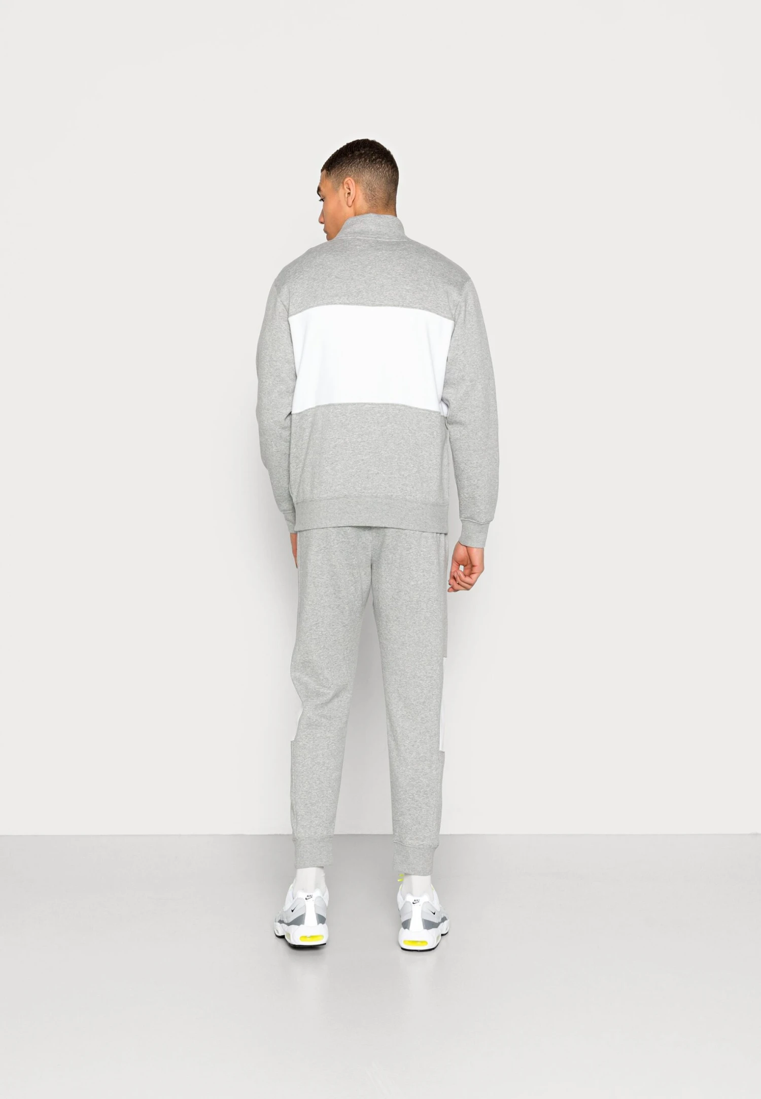 Nike Sportswear SuitFelpa Con ZipGrey Heather/White Uomo Pantaloni Sportivi E Joggers NI122T086-C11 5 Nike Sportswear SuitFelpa Con ZipGrey Heather/White Uomo Pantaloni Sportivi E Joggers NI122T086-C11 - immagine 3