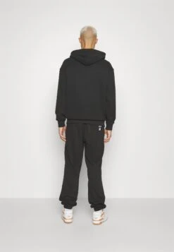 Puma RipndipPantaloni SportiviBlack Uomo Pantaloni Sportivi E Joggers PU122E0DA-Q11 13 Puma RipndipPantaloni SportiviBlack Uomo Pantaloni Sportivi E Joggers PU122E0DA-Q11 -Negozio Di Abbigliamento Zalando 5ce0e0a908b44be9a2799759959c346e