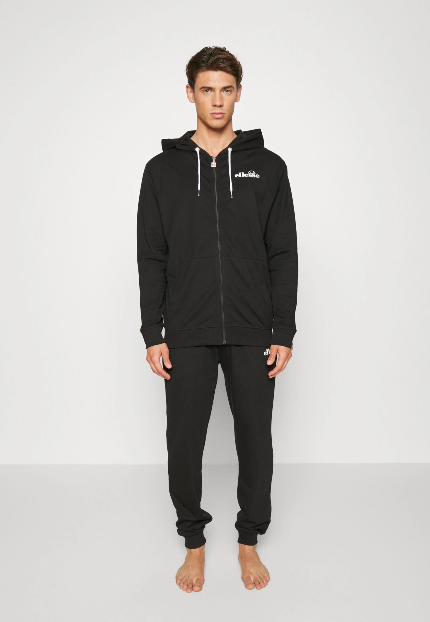 Ellesse BeviloPigiamaBlack Uomo Per La Notte EL982M00I-Q11 3 Ellesse BeviloPigiamaBlack Uomo Per La Notte EL982M00I-Q11