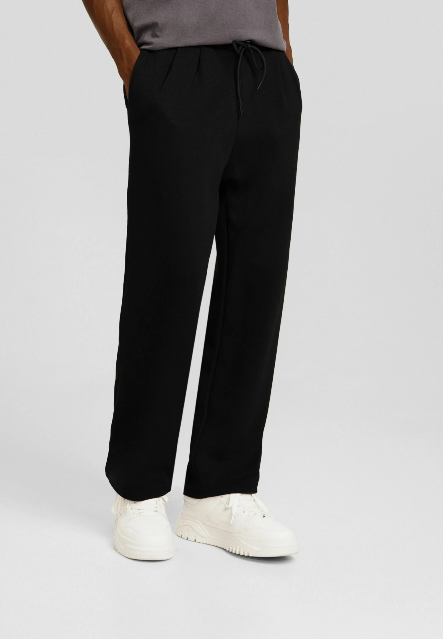 BERSHKA DartedPantaloni SportiviBlack Uomo Pantaloni Sportivi E Joggers BEJ22E0D3-Q11 3 BERSHKA DartedPantaloni SportiviBlack Uomo Pantaloni Sportivi E Joggers BEJ22E0D3-Q11