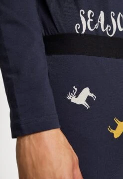 Only & Sons Onsbilly Holiday PantsPigiamaDark Navy Uomo Per La Notte OS382M004-K11 13 Only & Sons Onsbilly Holiday PantsPigiamaDark Navy Uomo Per La Notte OS382M004-K11 -Negozio Di Abbigliamento Zalando 5e5da0e9c99c4cc5bd57e4d49ca7be85