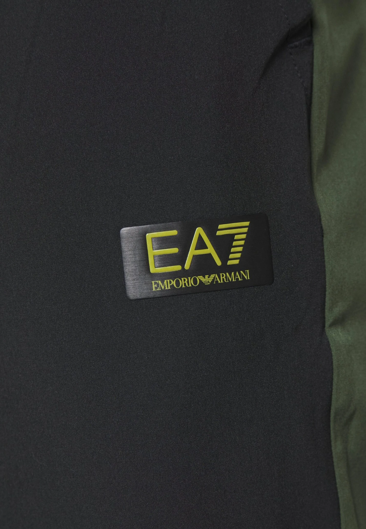 EA7 Emporio Armani Ventus TracksuitTutaGreen/Black Uomo Pantaloni Sportivi E Joggers EA742K010-M11 10 EA7 Emporio Armani Ventus TracksuitTutaGreen/Black Uomo Pantaloni Sportivi E Joggers EA742K010-M11 - immagine 8