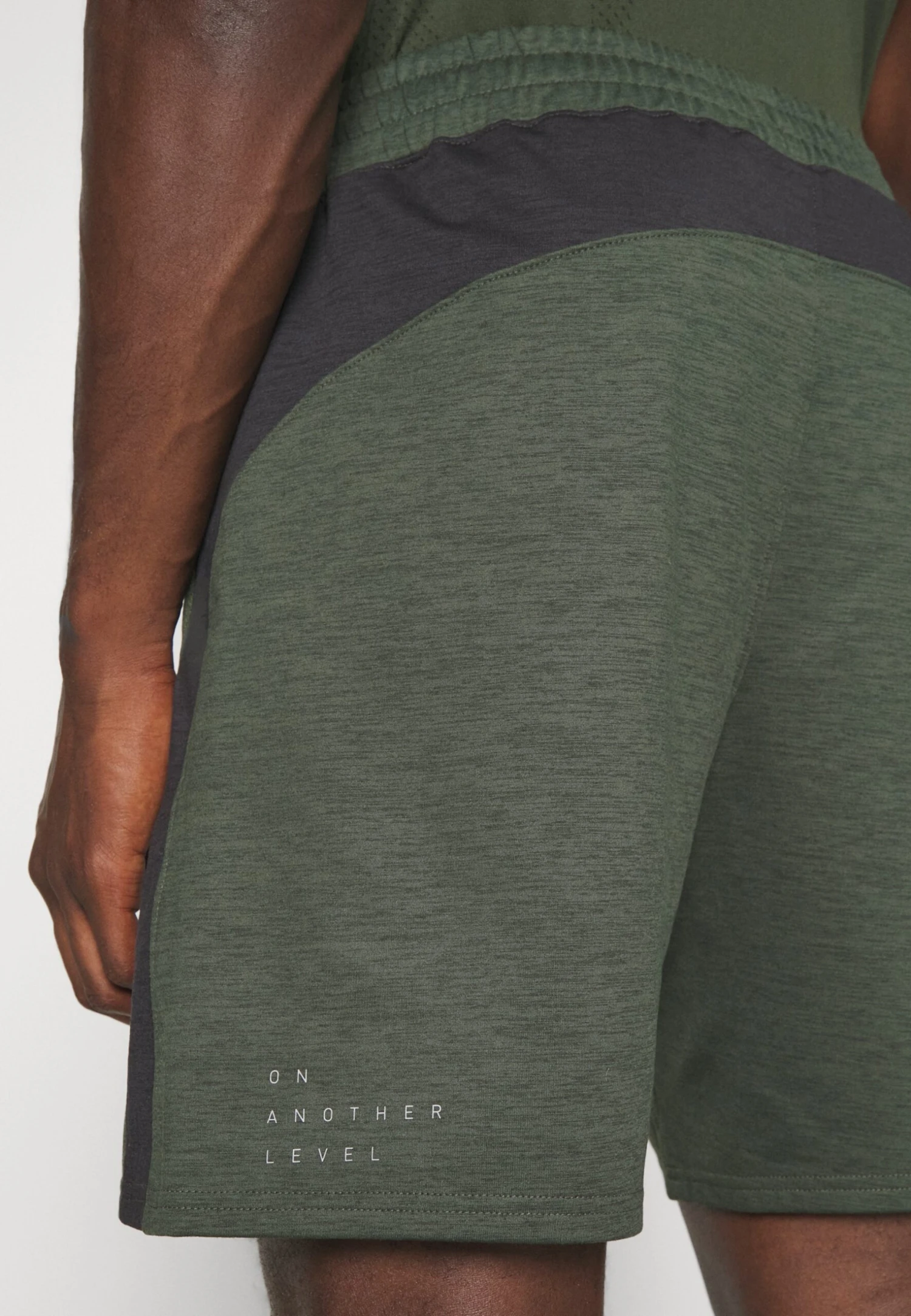 Puma Train CloudspunPantaloncini SportiviMyrtle/Black Uomo Bermuda PU142E1H1-M11 10 Puma Train CloudspunPantaloncini SportiviMyrtle/Black Uomo Bermuda PU142E1H1-M11 - immagine 8