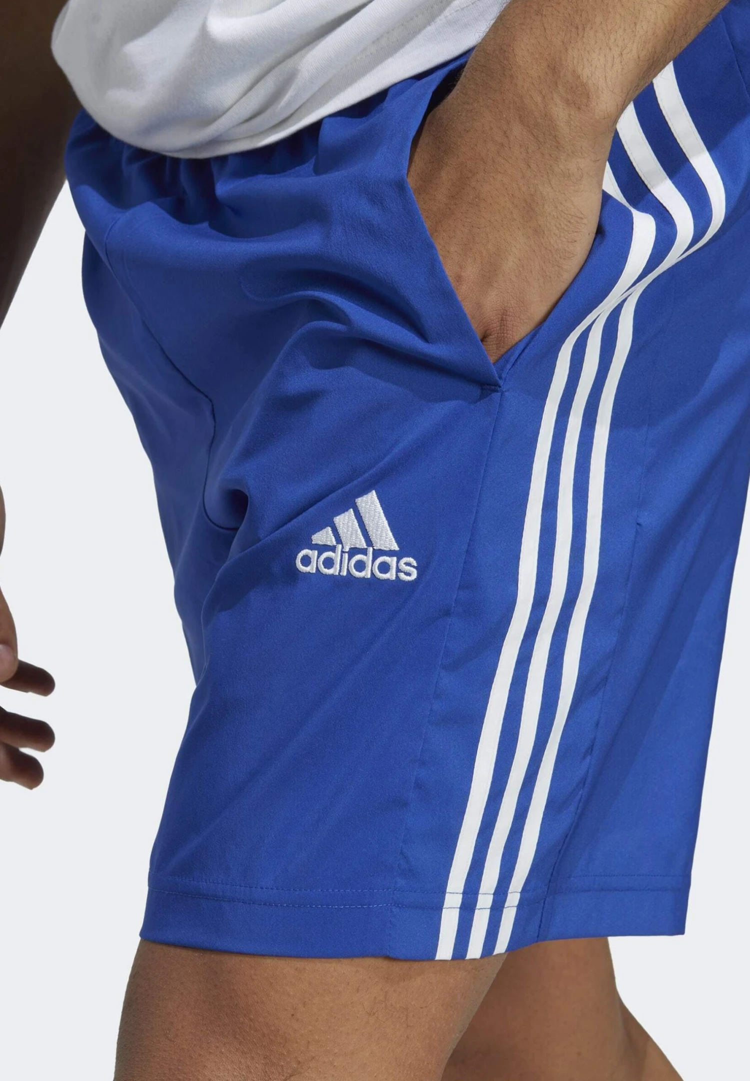 Adidas Sportswear Essentials 3StripesPantaloncini SportiviSemi Lucid Blue White Uomo Bermuda ADQ42E004-K11 5 Adidas Sportswear Essentials 3StripesPantaloncini SportiviSemi Lucid Blue White Uomo Bermuda ADQ42E004-K11 - immagine 3