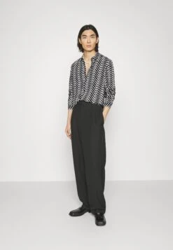 THE KOOPLES ChemiseCamiciaBlack White Uomo Camicie THA22D0A3-Q11 9 THE KOOPLES ChemiseCamiciaBlack White Uomo Camicie THA22D0A3-Q11 -Negozio Di Abbigliamento Zalando 6aa87b227eb44e37a8ab829b98c62793