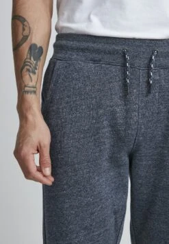 Pantaloni SportiviDress Blues Melange Uomo Pantaloni Sportivi E Joggers 11322E007-K11 11 Pantaloni SportiviDress Blues Melange Uomo Pantaloni Sportivi E Joggers 11322E007-K11 -Negozio Di Abbigliamento Zalando 6b4f9804925849508744534a10ae5c55