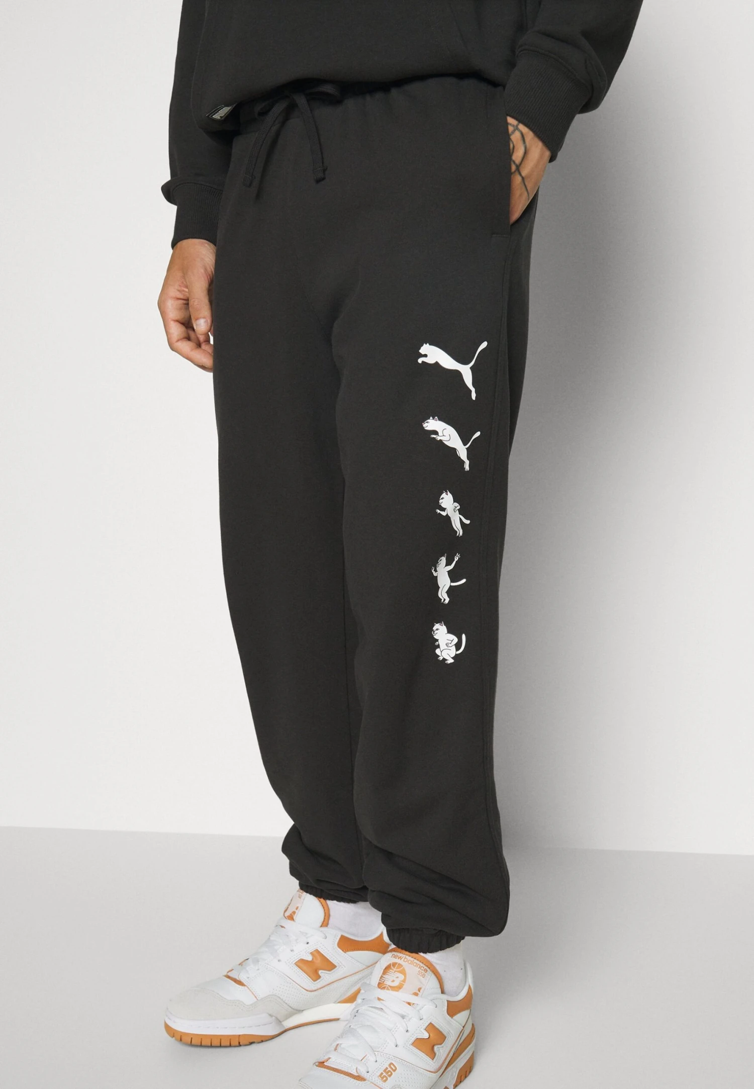 Puma RipndipPantaloni SportiviBlack Uomo Pantaloni Sportivi E Joggers PU122E0DA-Q11 8 Puma RipndipPantaloni SportiviBlack Uomo Pantaloni Sportivi E Joggers PU122E0DA-Q11 - immagine 6