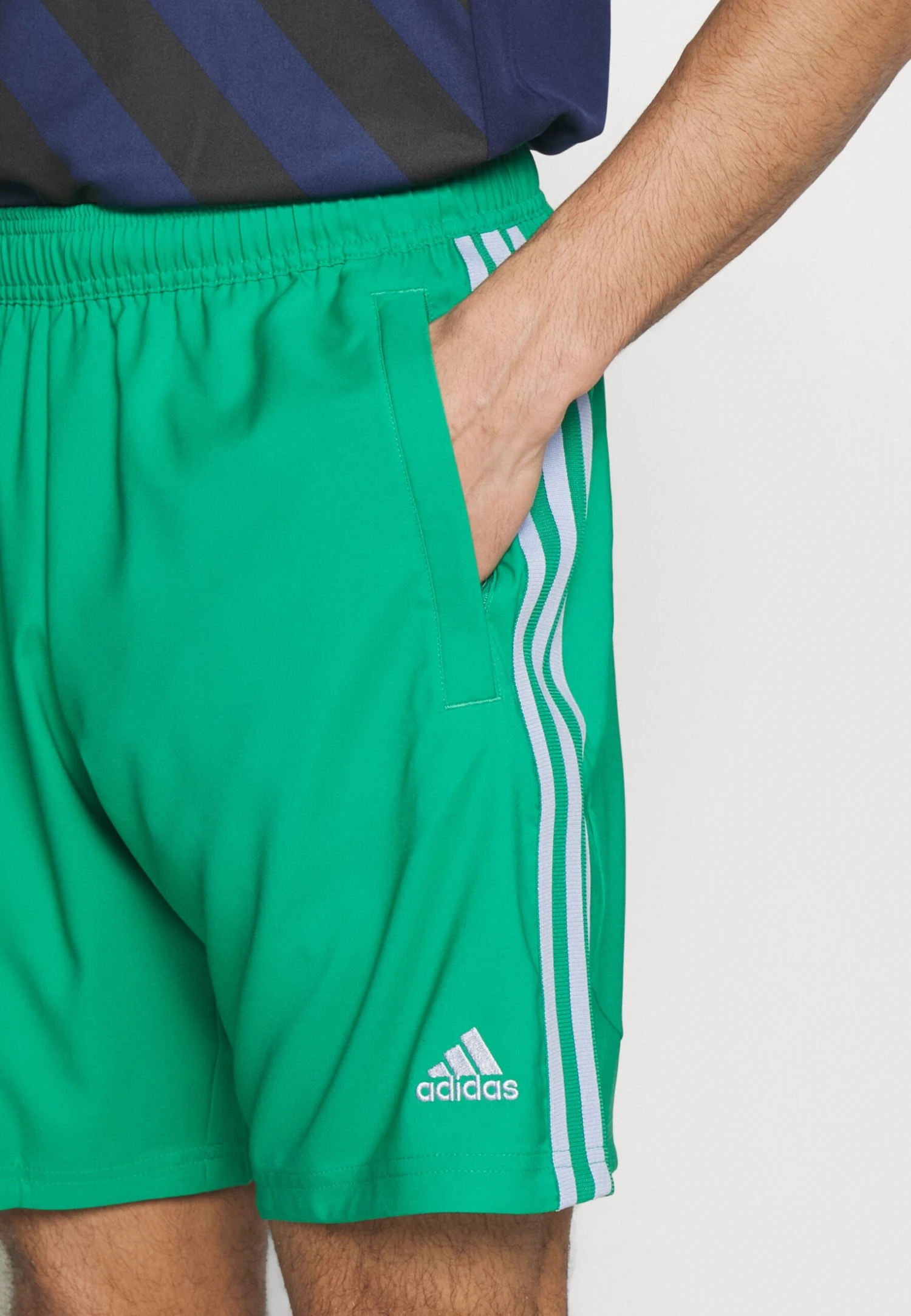 Adidas Sportswear Tiro ShortShortsCourt Green/Blue Dawn Uomo Bermuda ADQ42E00J-M11 6 Adidas Sportswear Tiro ShortShortsCourt Green/Blue Dawn Uomo Bermuda ADQ42E00J-M11 - immagine 4