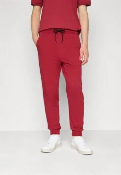 Hugo DoakPantaloni SportiviDark Red Uomo Pantaloni Sportivi E Joggers HU722E06D-G13 -Negozio Di Abbigliamento Zalando 6f9efcc77983476da98312d36656c5f4
